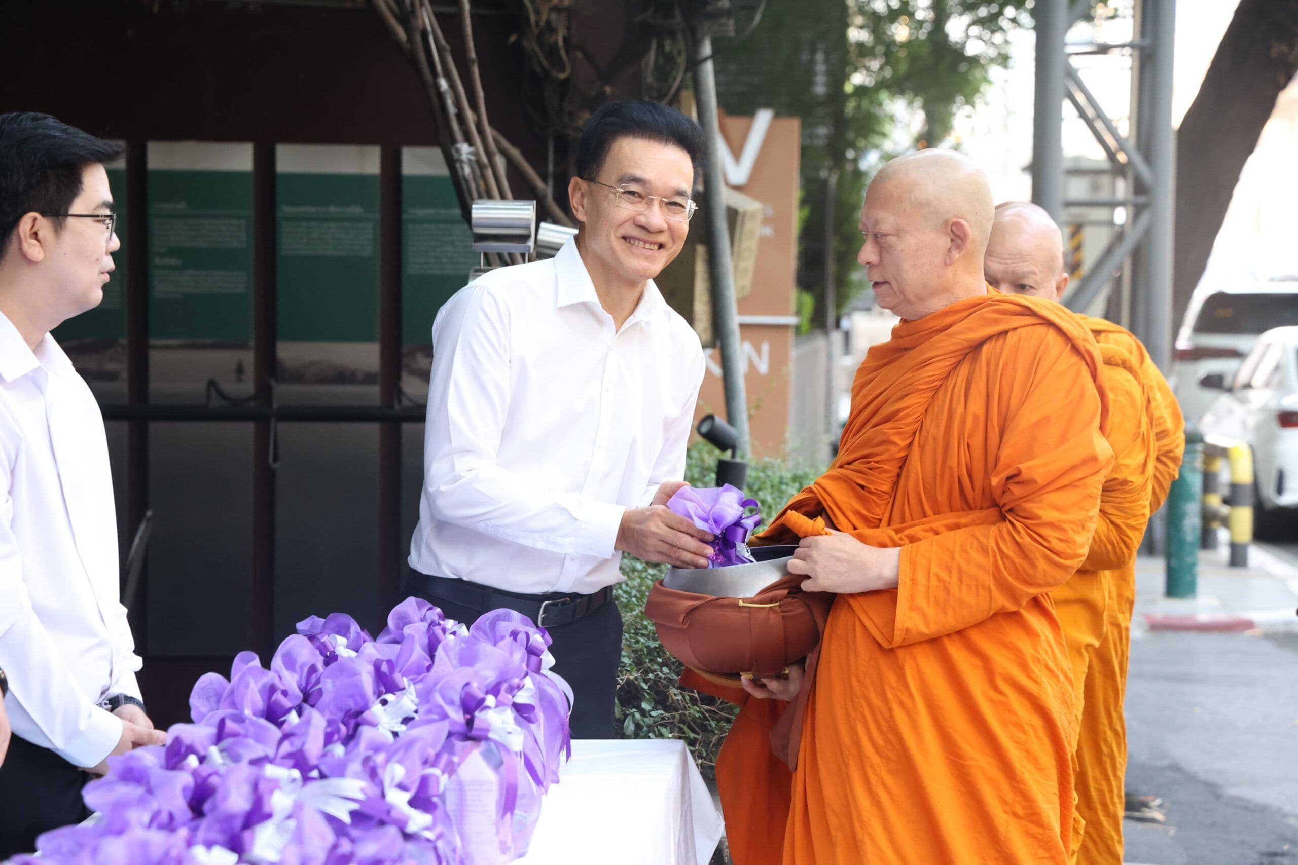 ดอยคำ ทำบุญตักบาตร เนื่องในโอกาสวันคล้ายวันพระราชสมภพ ‘กรมสมเด็จพระเทพฯ’ 2 เม.ย. 2569
